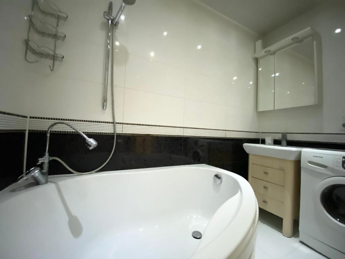 Beautiful 1-Bedroom Near Most City Center นิปโปร ภายนอก รูปภาพ